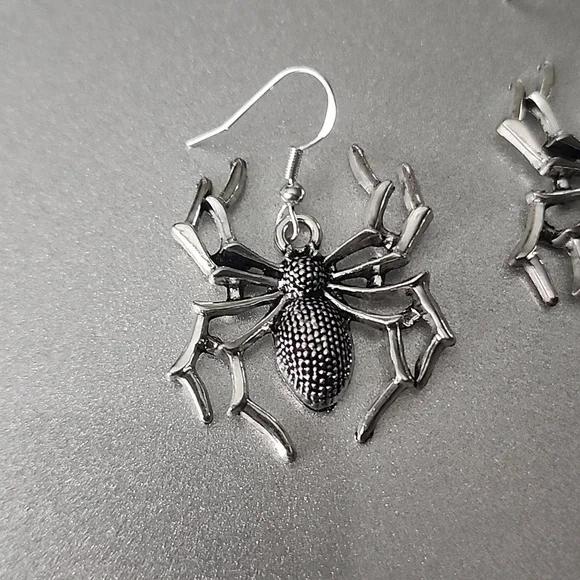 SPIDER Earrings POSHER Favorite - Picture 2 of 5